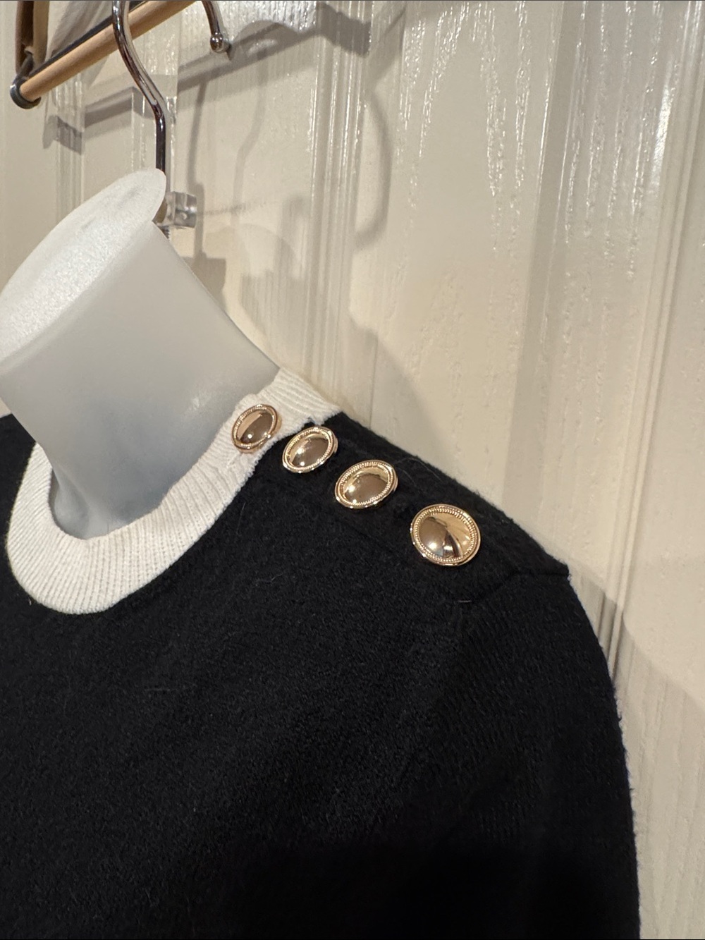 Ann Taylor Classic Black and White Sweater. Sz Medium - Picture 4 of 9